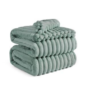 Bedsure Twin/Twin XL Plush Blanket Green